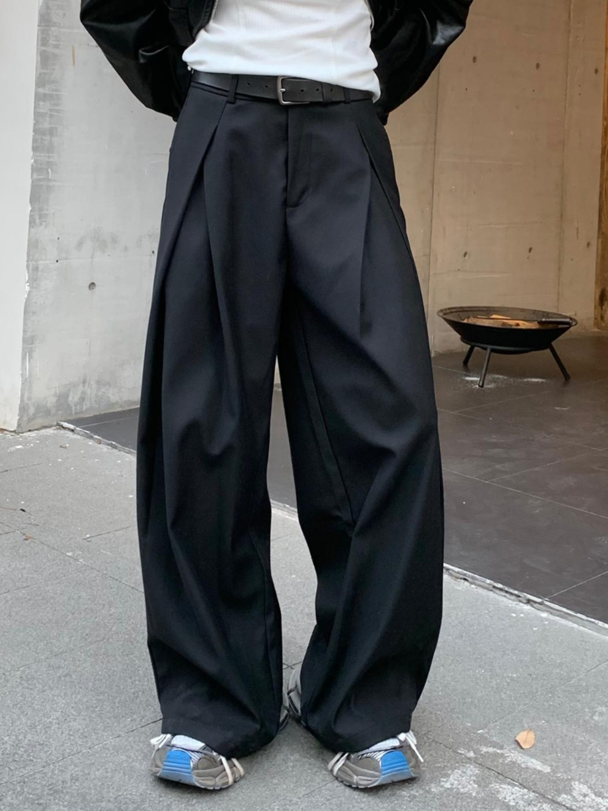 韓国スタイルのデコンストラクト3D仕立てメンズカジュアルパン - Tailored Trouser Wide のレビューと価格