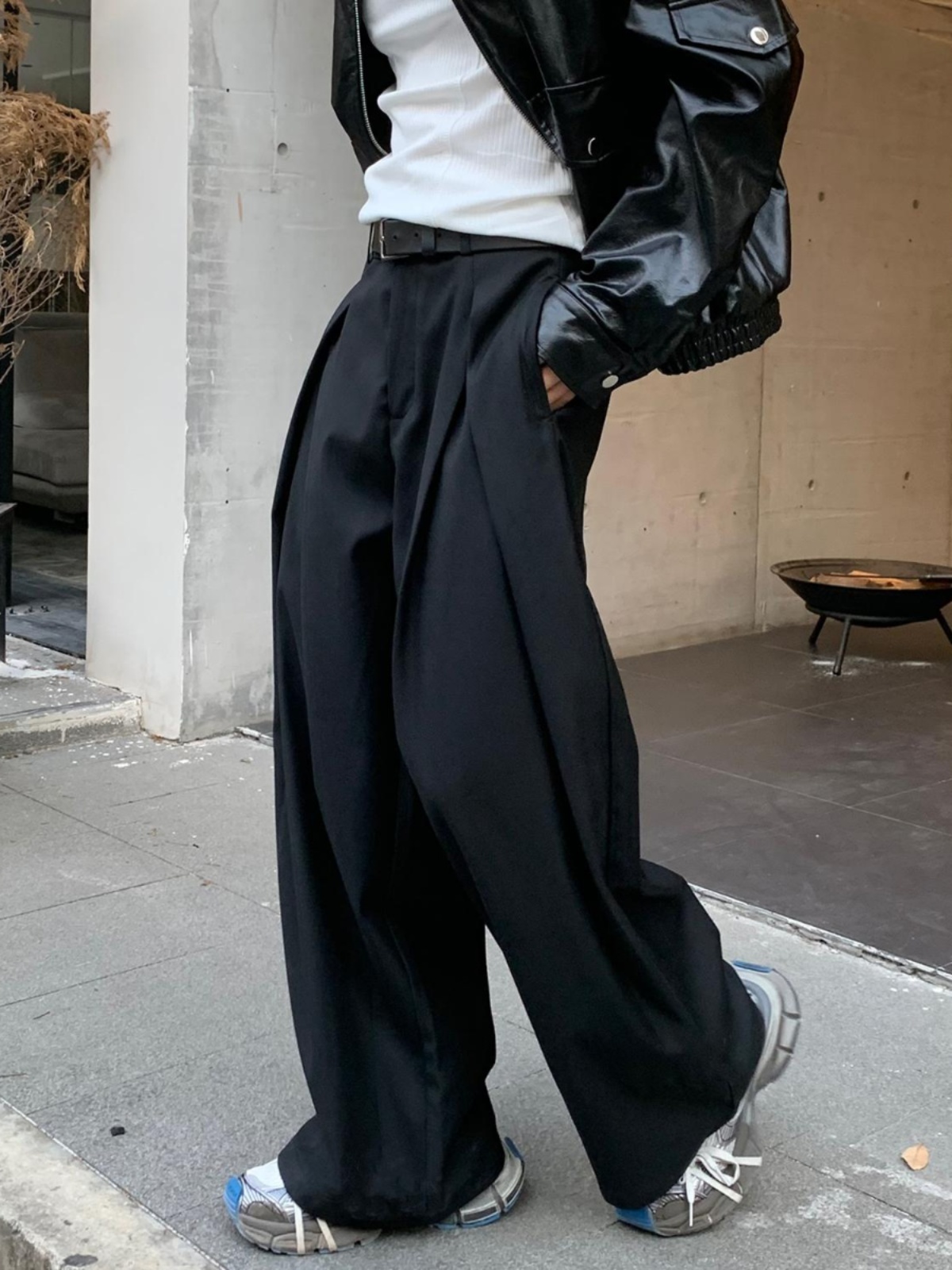 韓国スタイルのデコンストラクト3D仕立てメンズカジュアルパン - Tailored Trouser Wide のレビューと価格